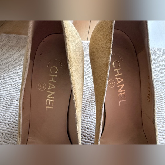 CHANEL Women Suede Pumps, Bow, CC Logo. 3" Heels, Size 37, Beige. Authentic - Picture 16 of 16
